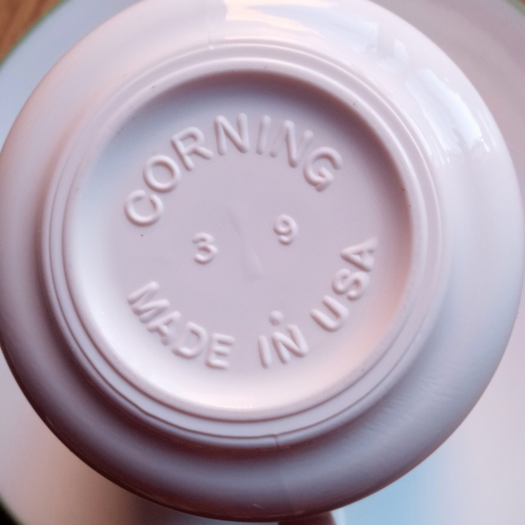 *Vintage Corning Wear, Corelle,  Summer Blush pattern, 8 cups, 8 saucers - Picture 12 of 16